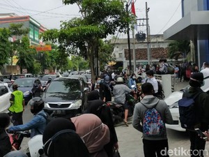Picu Kerumunan, Rekrutmen Karyawan di Tulungagung Dibubarkan Satgas COVID-19