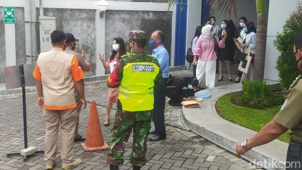 Timbulkan Kerumunan, Rekrutmen Karyawan di Tulungagung Dibubarkan Satgas COVID-19