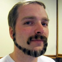 Beberapa bahkan mewarnai jenggot dan kumis sehingga terlihat seperti belang-belang. Foto: Instagram