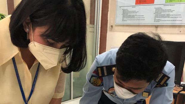 Setelah menjalani program asimilasi dan pidana 3 bulan, hari ini Vanessa Angel dinyatakan bebas murni. Begini perjalanan kasusnya.
