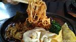 Serunya Santap Mie Ayam Hotplate yang Pedas dan Panas