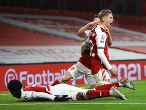 Saka dan Smith Rowe, Duo Meriam Muda yang Mulai Meledak