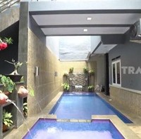 Di bagian dalam rumah juga terdapat kolam renang. Untuk pembuatan kolam renangnya sendiri, Agus mengaku telah menghabiskan sekitar Rp 200 juta. Foto: YouTube/TRANS7 OFFICIAL