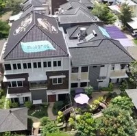 Melalui acara Sobat Misqueen yang diunggah ke YouTube oleh akun TRANS7 OFFICIAL, juragan Agus Purnomo memamerkan isi rumahnya yang memiliki luas tanah 900 meter persegi. Bahkan Agus pun tak segan-segan untuk menyebutkan harga-harga dari pembuatan rumahnya. Salah satunya adalah taman depan rumahnya yang diakui Agus telah menghabiskan sekitar Rp 300 juta. Foto: YouTube/TRANS7 OFFICIAL