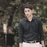 Aldebaran digambarkan sebagai sosok pengusaha dengan karakter yang dingin. Untuk balas dendam, Aldebaran menikahi Andin. Dalam pernikahan tersebut, ternyata Aldebaran benar-benar jatuh cinta dengan Andin. Andin digambarkan sebagai sosok wanita yang lembut dan elegan. Dari karakter keduanya, maka busana mereka pun disesuaikan.  Foto: Instagram