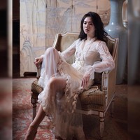 Annabel mengakui bahwa dirinya harus bekerja keras untuk meraih mimpi menjadi seorang bintang. Tapi pernyataannya tersebut malah mendatangkan kritikan dari sebagai netizen yang menganggap wanita cantik itu terlahir dengan privilege. Banyak juga mengeluhkan jika video tersebut berkesan terlalu pamer dan glamour. Foto: Instagram @annabelballerina