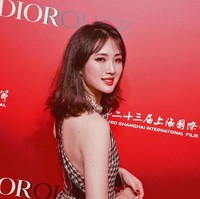 Annabel sendiri merupakan anak dari Ren Zhengfei dengan istri keduanya, Yao Ling. Sosok Annabel sudah cukup dikenal publik karena kerap jadi perbincangan. Sebelum jadi artis, ia diketahui cukup berbakat dalam bidang akademik dan balet.Foto: Instagram @annabelballerina