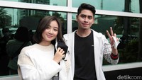 Namun keduanya membantah dan menyebutkan jika mereka hanya sebatas teman dan rekan kerja. Pool/Noel/detikFoto