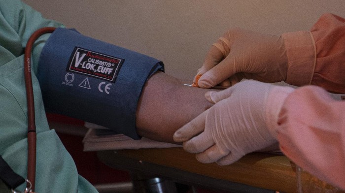 Bantu Sembuhkan Pasien COVID-19, Begini Cara Kerja Terapi Plasma Konvalesen Terapi plasma konvalesen menjadi salah satu metode penyembuhan pasien COVID-19. Seperti apa cara kerja terapi plasma konvalesen ini?
