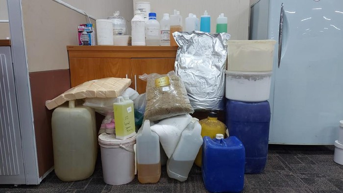 Barang Dasar Kosmetik Ilegal Diamankan Polisi di Jakarta Utara