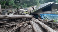 Kepala Tagana Kabupaten Bogor Taufik menyebut, saat ini warga diungsikan sementara ke tempat yang lebih aman karena khawatir terjadi banjir susulan dan menghindari hak-hal yang tidak diinginkan.