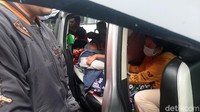 Humas Kantor Pencarian dan Pertolongan SAR Jakarta Ramli Prasetio mengatakan berdasarkan data BPBD ada sekitar 900 jiwa terdampak, warga sementara diungsikan di rumah saudaranya dan sebagian di wisma PTPN 8 Gunung Mas.