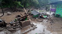 Banjir bandang susulan di kawasan Puncak, Desa Tugu Selatan, Kecamatan Cisarua, Kabupaten Bogor, terjadi pada pukul 12.00 WIB, Selasa (19/1/2021).
