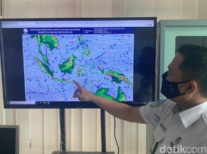BMKG Maritim Keluarkan Imbauan Waspada Gelombang Tinggi di Perairan Jatim