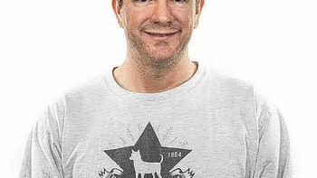 “WhatsApp punya beragam tujuan dan ambisi monetisasi. Mereka mencari profit. Dan mereka membuat terms of service dan kebijakan privasi yang sangat kompleks. Sekarang mereka kesulitan menjelaskannya untuk menjaga kepercayaan para user. Orang-orang mempertanyakan dan menganalisanya, cetusnya. Foto: istimewa