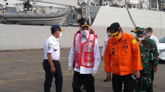 Menhub Budi Karya Sumadi cek kesiapan JICT II yang akan didatangi Presiden Jokowi besok.