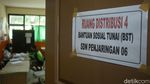 Bukan Ambil Rapot, Warga Ini Datang ke Sekolah Jemput Bansos Tunai Bukan Ambil Rapot, Warga Ini Datang ke Sekolah Jemput Bansos Tunai
