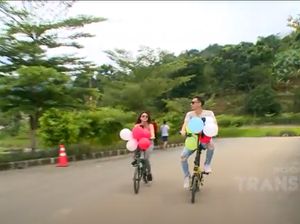 Celebrity on Vacation: Main Sepeda dan Menikmati Bukit Pelangi