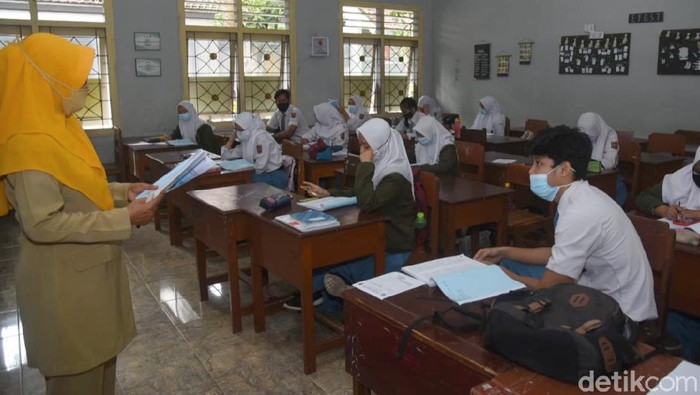 Bupati Anas Jamin Tak Ada Sanksi Bagi Siswa Yang Tak Ikut belajar tatap muka