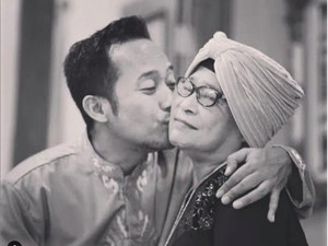 Ibunda Denny Cagur Meninggal Karena Komplikasi