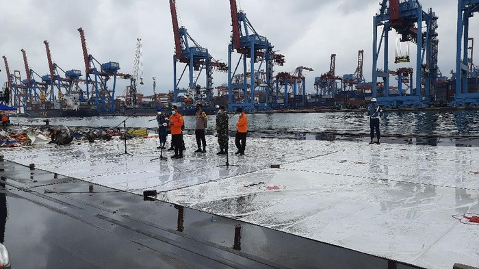 Direktur Operasi Basarnas Brigjen Rasman MS dalam jumpa pers di JICT 2 (Foto: Fathan/detikcom)