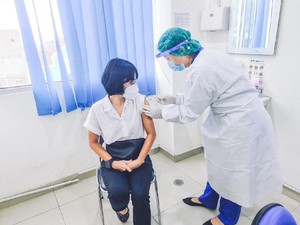 Kata Dokter Soal Rasanya Disuntik Vaksin Corona: Pegel!