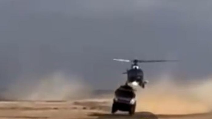 Helikopter senggol truk