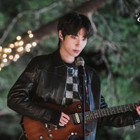 Bikin nyesek, kisah cinta Hwang In Yeop jarang berjalan mulus dan mendapat panggilan “spesialis sad boy” di drakor. Seperti perannya di Why: The Real Reason You Got Dumped, 18 Again, dan True Beauty. Foto: Dok. Instagram