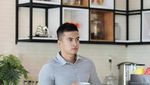 Intip Momen Ngopi Polisi Ganteng yang Kekar Mirip Model