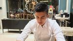 Intip Momen Ngopi Polisi Ganteng yang Kekar Mirip Model