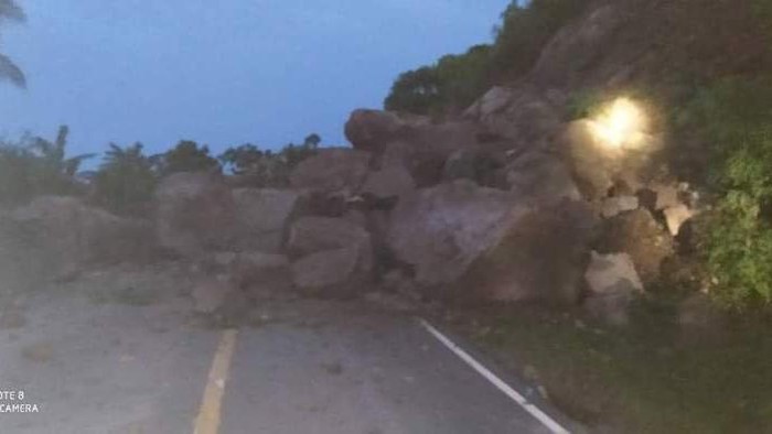 Jalan dari Mamuju menuju Majene, Sulbar kembali tertimbun longsor