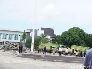 Tiba di Mamuju, Jokowi Tinjau Kantor Gubernur Sulbar Ambruk Akibat Gempa