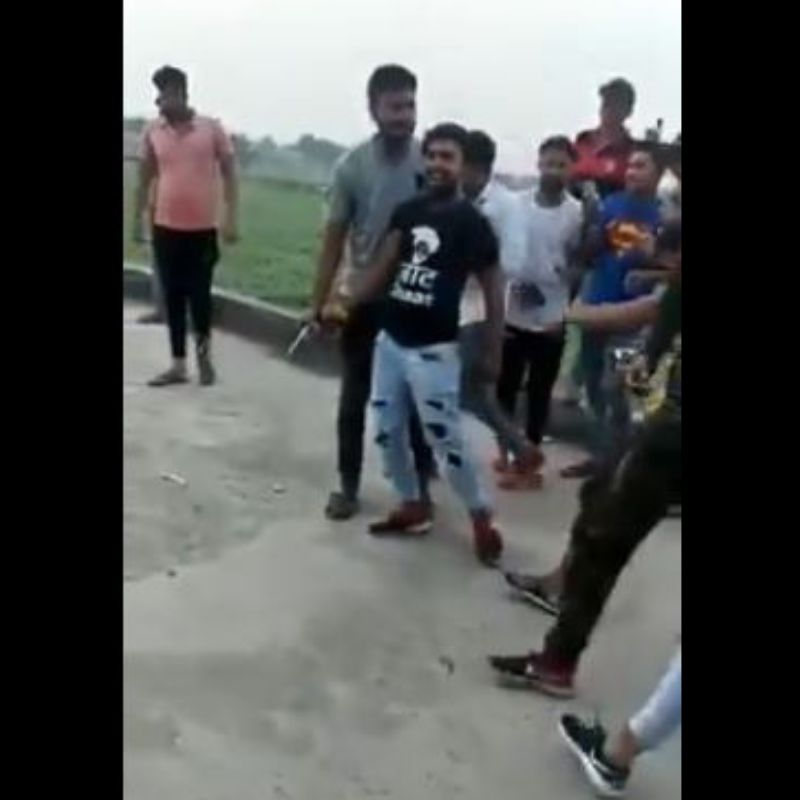 Kacau! Aksi Potong Kue Ultah Pakai Pistol dan Pedang Ini Bikin Geger