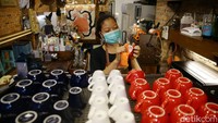 Di masa pandemi COVID-19, kafe itu juga turut menerapkan protokol kesehatan salah satunya mengenakan masker dan menerapkan jaga jarak. Protokol kesehatan itu tak hanya diterapkan untuk para pekerja di kafe itu tetapi juga para pengunjung yang datang ke sana.