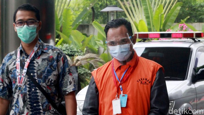 Kasus Suap Ekspor Benih Lobster Terus Didalami KPK Tersangka kasus suap ekspor benur, Ainul Faqih, diperiksa KPK. Ia diperiksa terkait kasus suap ekspor benih lobster yang juga jerat eks Menteri KKP Edhy Prabowo