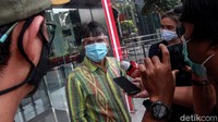 Daniel mengaku terakhir bertemu dengan Harun Masiku sekitar 4 tahun lalu di sebuah mal, di Jakarta. Bahkan, dia kaget mendengar kabar soal dugaan DPO kasus suap PAW anggota DPR RI itu telah meninggal.