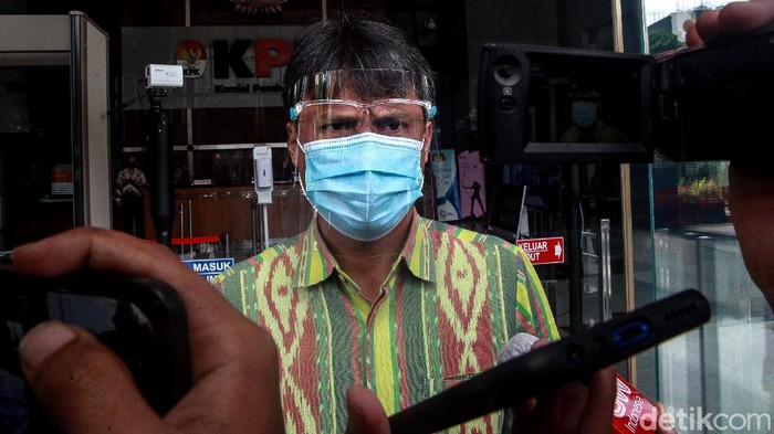 Keberadaannya Masih Diburu, KPK Periksa Kerabat Harun Masiku Kerabat Harun Masiku, Daniel Tonapa Masiku, diperiksa KPK. Daniel diperiksa sebagai saksi terkait kasus suap PAW DPR yang menjerat Harun Masiku.