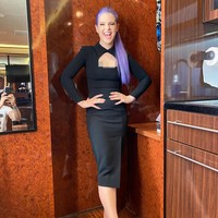 Tampak tubuh penyanyi dan bintang variety show ini bertambah ramping. Foto: Instagram/@kellyosbourne