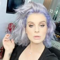 Operasi pengecilan lambung tidak serta merta membuat tubuh anak dari musisi rock Ozzy Osbourne ini langsung ramping. Dia tetap harus olahraga dan mengikuti gaya hidup sehat. Foto: Instagram/@kellyosbourne