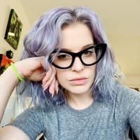 Jika masih melakukan kebiasaan lama, berat badannya justru bisa semakin bertambah. Jenis operasi yang saya lakukan, jika tidak berolahraga dan tidak makan dengan benar, berat badan akan bertambah, tuturnya. Foto: Instagram/@kellyosbourne