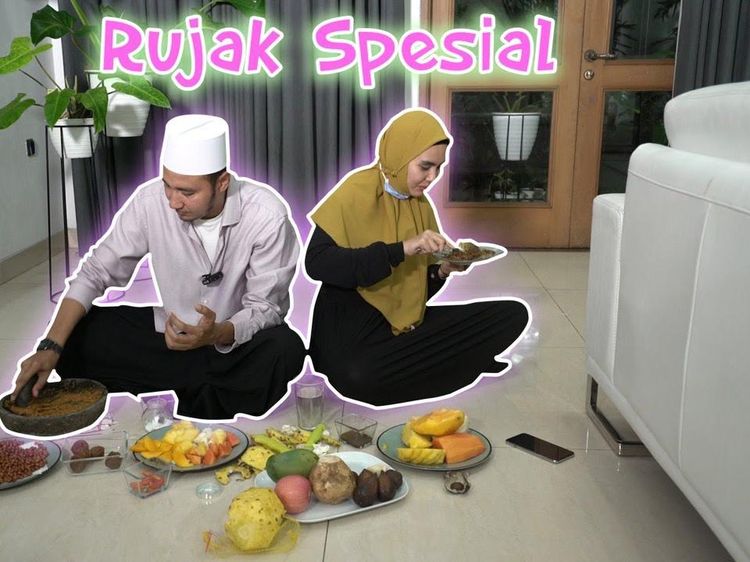 Kompaknya Kartika Putri dan Habib Usman bin Yahya Saat Ngerujak Bareng