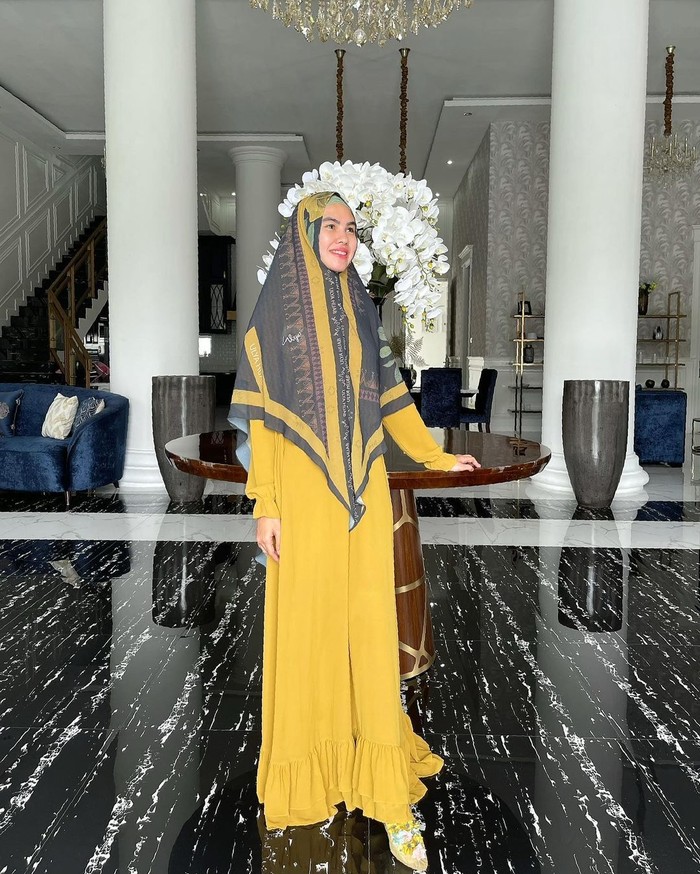 Kompaknya Kartika Putri dan Habib Usman bin Yahya Saat Ngerujak Bareng Kompaknya Kartika Putri dan Habib Usman bin Yahya Saat Ngerujak Bareng