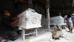 Laris Manis Penjualan Peti Mati di Masa Pandemi COVID-19