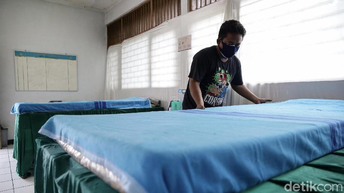 Gugus COVID-19 RW 03, Kelurahan Pondok Labu, Cilandak, Jaksel, berinisiatif menyediakan ruangan untuk isolasi mandiri warga positif Corona. Begini ruangannya.