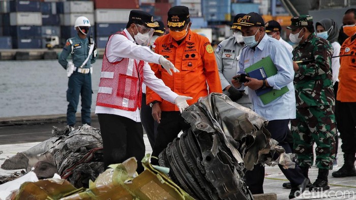 Menhub Budi Karya Sumadi mendatangi JICT, Jakarta. Kedatangannya untuk meninjau perkembangan pencarian-evakuasi korban dan material pesawat Sriwijaya Air SJ182.