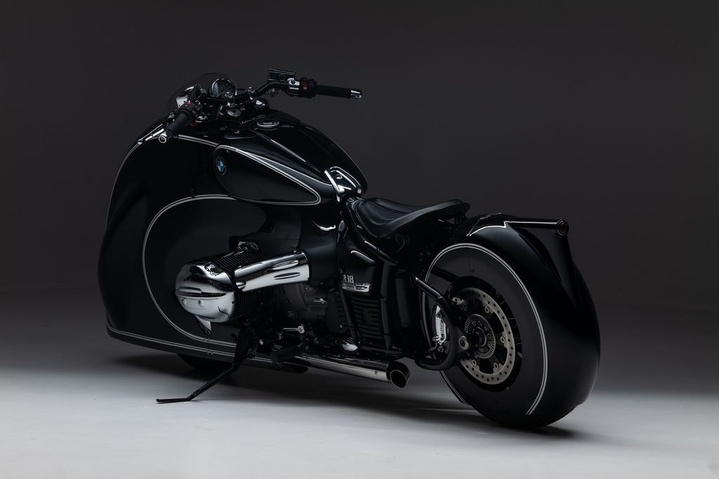 Modifikasi ini menggunakan fairing unik dengan sentuhan grill khas mobil BMW.