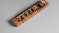 Museum Mat ini juga memiliki palet serupa lainnya, tetapi agak kurang terjaga. Yaitu Palet lukisan Wazir Amenemopet yang berasal dari tahun 1427–1400 SM.