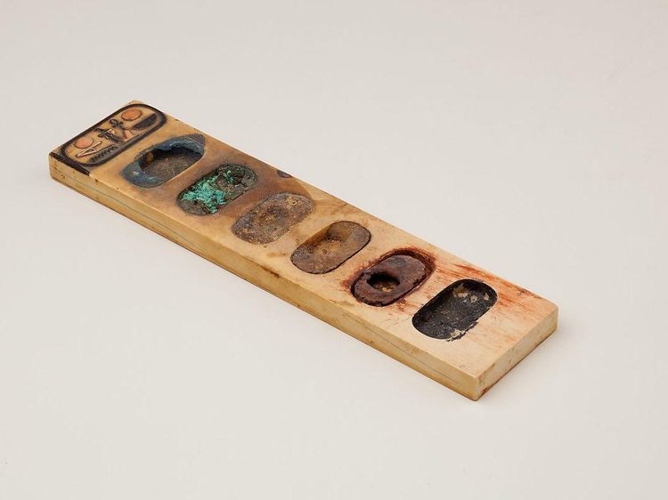 Potret Palet Lukis yang Berusia Lebih 3.000 Tahun