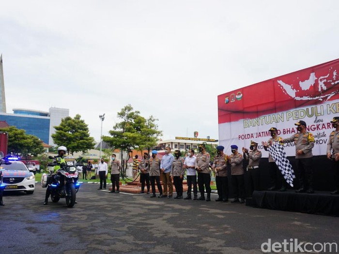 Polda Jatim Kirim 25.165 Paket Sembako untuk Korban Bencana Alam di Kalsel dan Sulbar
