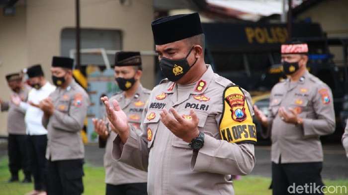 Polisi Mojokerto Kirim Bantuan dan Salat Gaib untuk Korban Bencana